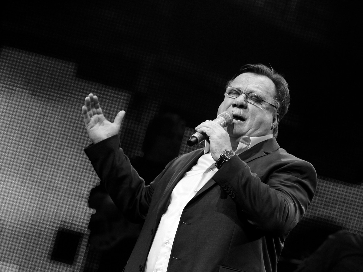 "PAS JE UGINUO, NIJE JEO NAKON NJEGOVE SMRTI" Komšije Halida Bešlića otkrile potresne detalje i otvorile dušu o njegovim poslednjim danima: "Nestao je za mesec dana"