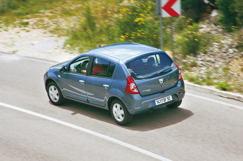 Dacia Sandero - kompaktowe auto za pół ceny