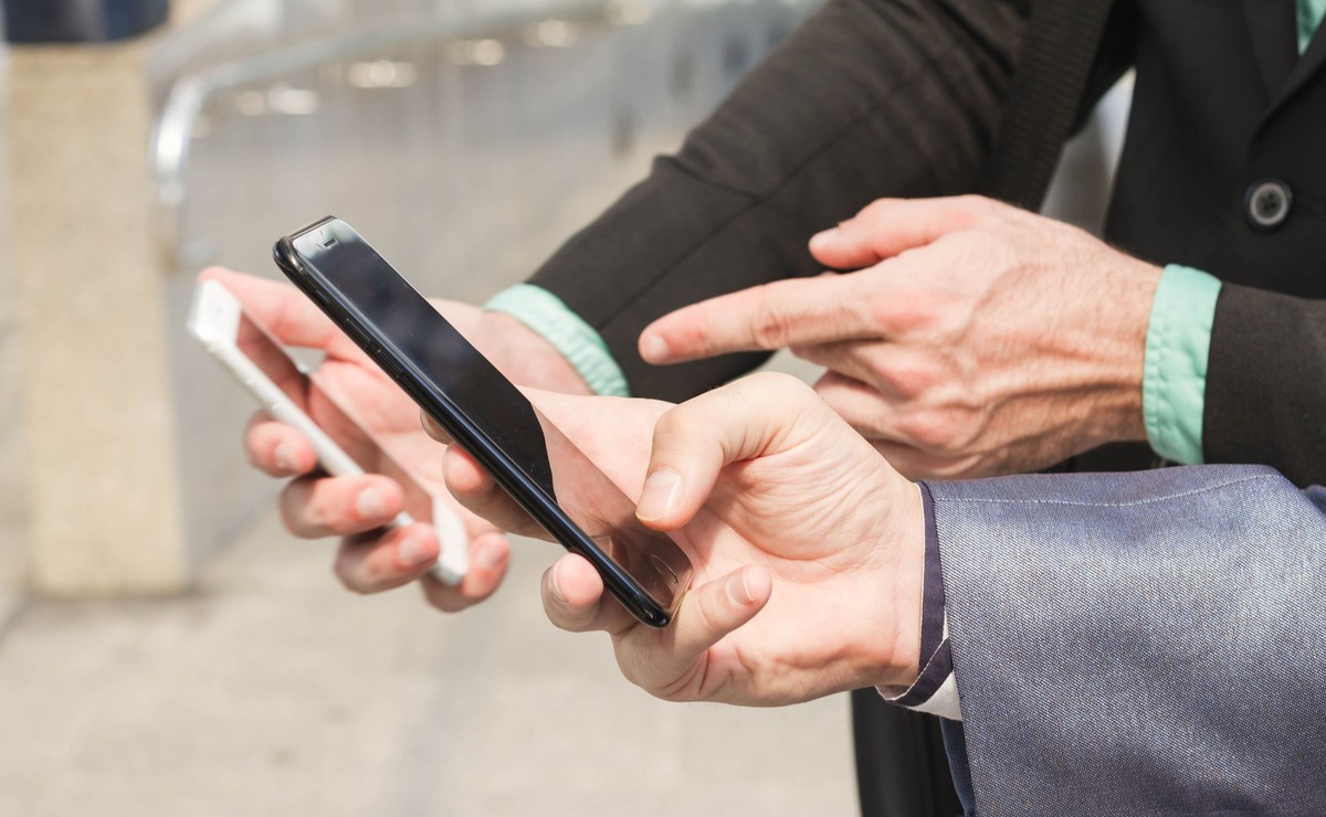 Roaming: Dodatkowe opłaty za dzwonienie i internet za granicą? Jest zgoda dla jednego z operatorów
