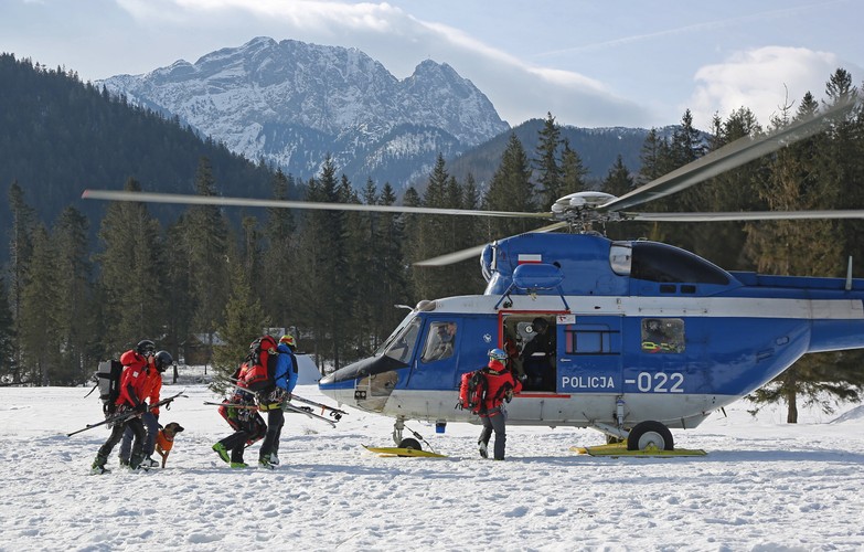 Grupa ratowników Tatrzańskiego Ochotniczego Pogotowia Ratunkowego