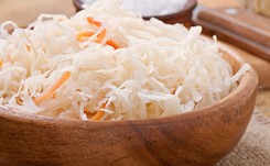 To istna bomba witaminowa. Jakie właściwości ma kapusta kiszona?