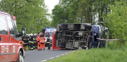 Tragiczny wypadek busa. Zginęła kobieta. Jest wielu rannych