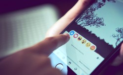 Niebezpieczne algorytmy. "Facebook zachęca do mowy nienawiści dla zysku"