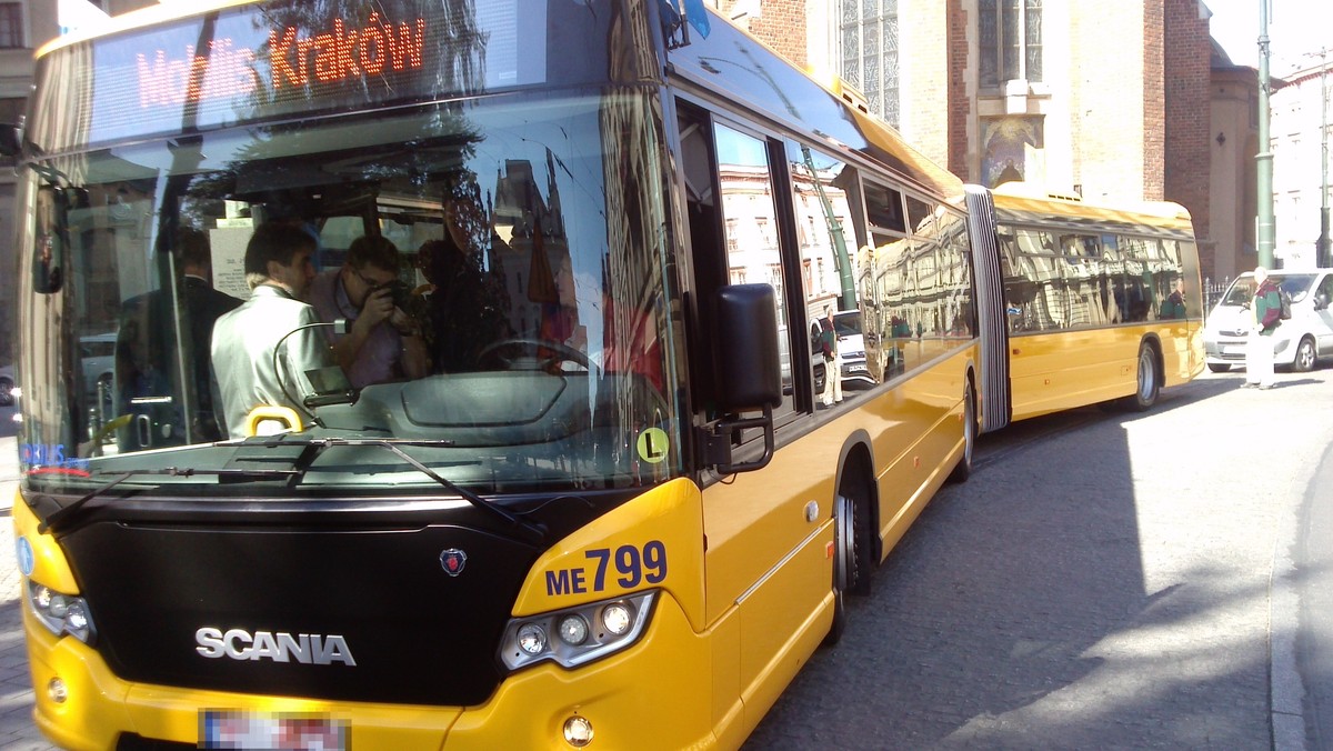 Na miasto wyjechał nowy autobus testowany przez Mobilisa, drugiego przewoźnika komunikacji miejskiej obok MPK. Miała miejsce jednak mała wpadka. Autobus na godzinę musiał zjechać z trasy, bowiem jego kurs opóźniał się przez... fotokomórkę.