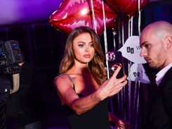 Joanna Opozda chciała zabłysnąć minimalizmem. Stylistka nie pozostawiła na niej suchej nitki... FOTO