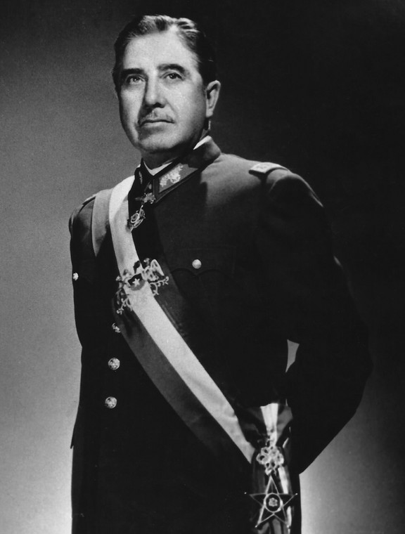 Augusto Pinochet, 1974 r.