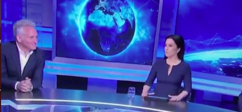 Tadla i Kret razem w studio. Wymownym gestem dziennikarka pokazała, co myśli o swoim byłym [WIDEO]