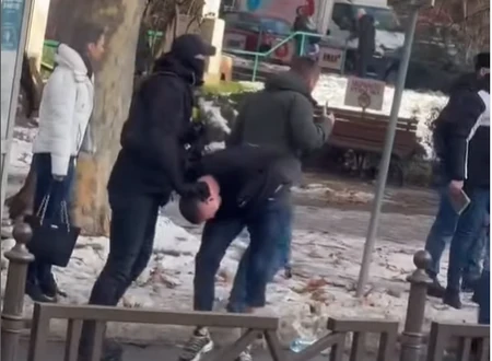 ggNk9kpTURBXy9kOGZmZGM4MGVmNGViYjI0ODY0YTA0YmVmOTdkODEwNy5wbmeRkwLNAcIA3gACoTAFoTEC OVO JE OSUMNJIČENI ZA UBISTVO NIKOLE STANKOVIĆA PIVCETA! Veljko Emreković uhapšen danas u filmskoj poteri na Bulevaru kralja Aleksandra