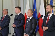 Szef PO Donald Tusk, liderzy Trzeciej Drogi Szymon Hołownia i Władysław Kosiniak-Kamysz oraz współprzewodniczący Nowej Lewicy Włodzimierz Czarzasty