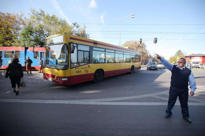 Tramwaj zderzył się z autobusem. 10 rannych