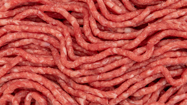 Salmonella w mięsie z popularnego hipermarketu. GIS wydał ostrzeżenie