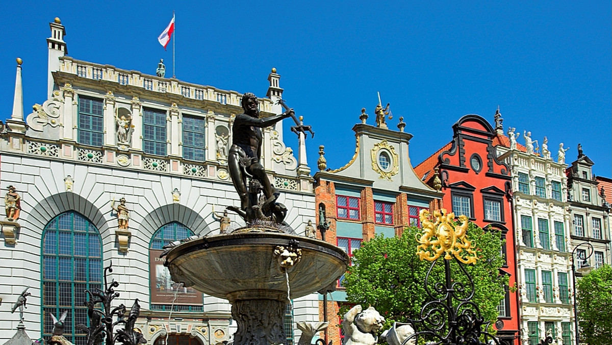 Na wtorek zaplanowano demontaż fontanny Neptuna stojącej na gdańskim Długim Targu. Fontanna przejdzie kapitalny remont. Na swoje stałe miejsce powróci na początku maja przyszłego roku.