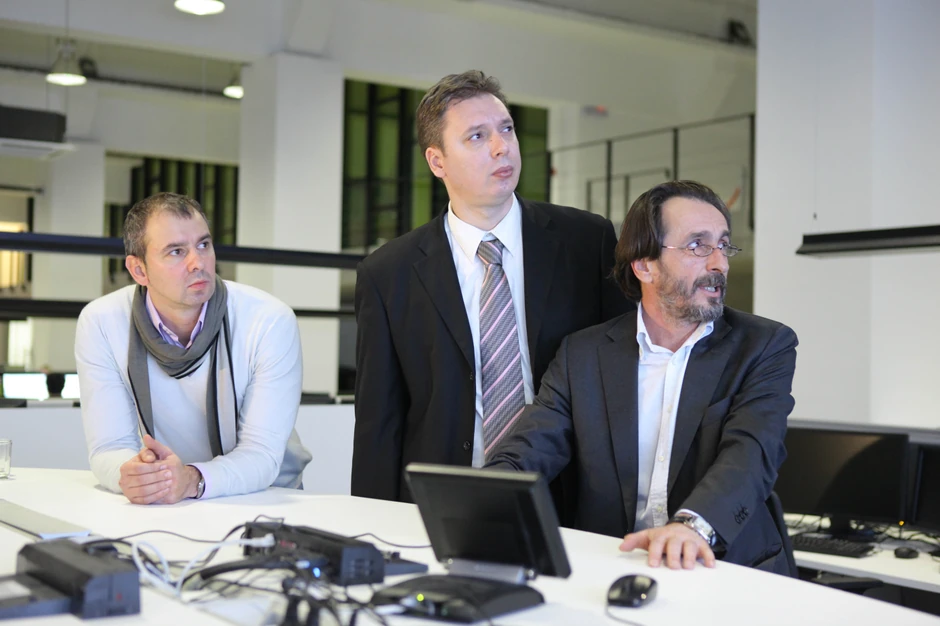 Svi najuticajniji političari Srbije na prelazu iz 20. u 21. vek bili su gosti Blica: Veselin Simonović sa Aleksandrom Vučićem u integrisanoj redakciji