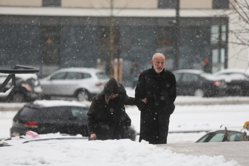Miroslav Mika Aleksić u pratnji supruge stigao na suđenje