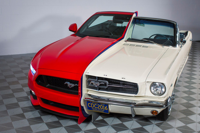 Ford Mustang: lewa część to szósta generacja (rok modelowy 2015), prawa to pierwsze wcielenie (rok modelowy 1965) 