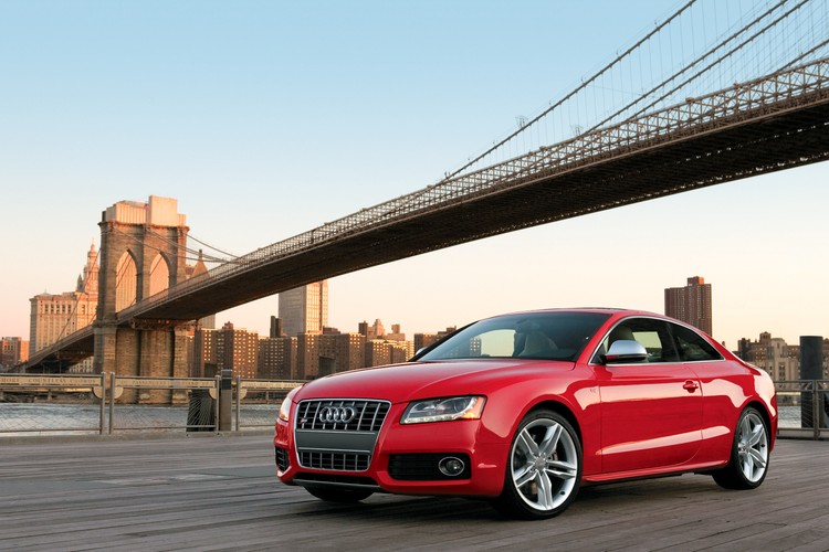 Legenda branży IT, twórca Napstera i współautor sukcesu Facebooka <b>Sean Parker</b> w San Francisco porusza się <b>Audi S5</b> za około 51 tys. dol., a w Los Angeles preferuje Teslę o wartości 100 tys. dolarów.