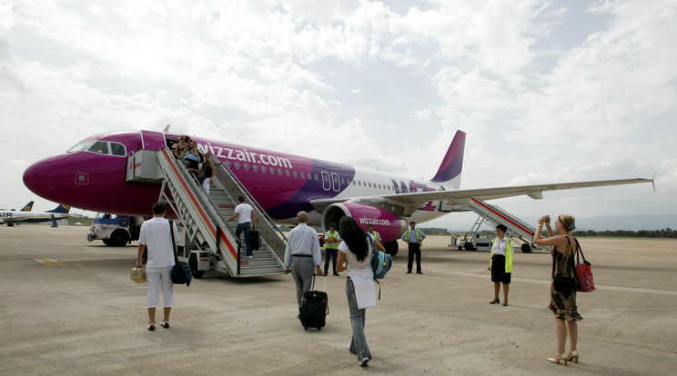 28 óra késés után érkeztek meg Magyarországra a Madridból induló utasok. A szerencsétlenül járt utasok szerint a Wizz Air sokáig csak hitegették őket, majd váratlanul törölték a járatot. / Illusztráció: Northfoto