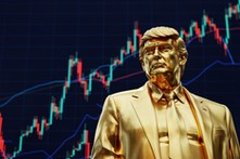 Cena złota najwyższa od początku lutego. Sąd Najwyższy USA uderzył w cła Trumpa, dolar osłabł