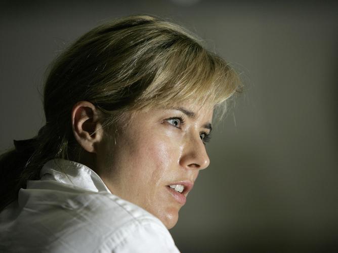 Téa Leoni ma korzenie włosko-polskie. Jej babka Helenka Adamowska była aktorką kina niemego i krewną Ignacego Jana Paderewskiego