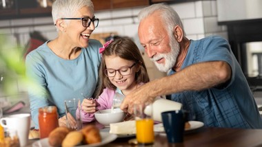 wierszyki na dzień babci i dziadka 2026. krótkie, piękne i wzruszające wierszyki dla babci i dziadka