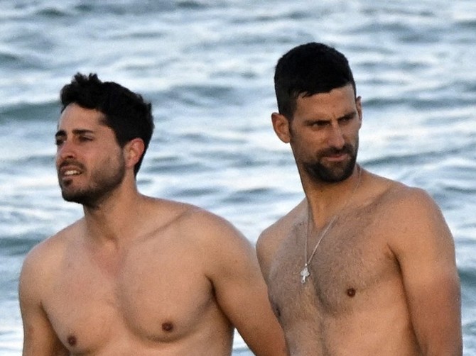 Novak Đoković se razgolitio na plaži u Grčkoj, njegov kupaći svi komentarišu