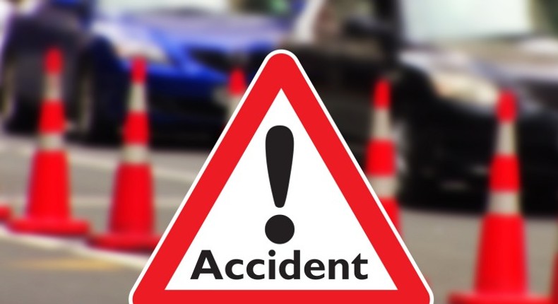 2 dead, 11 injured in road accident