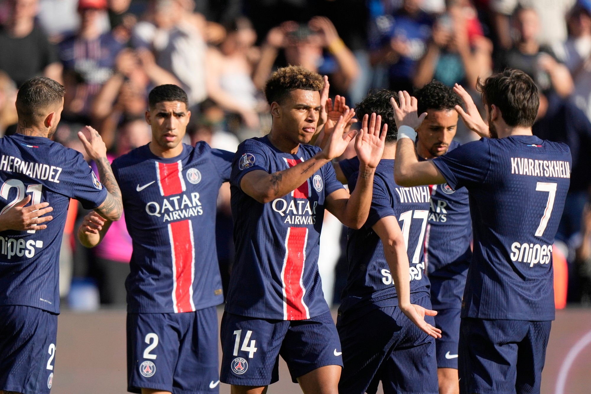 Futbalisti PSG počas zápasu s Angers.