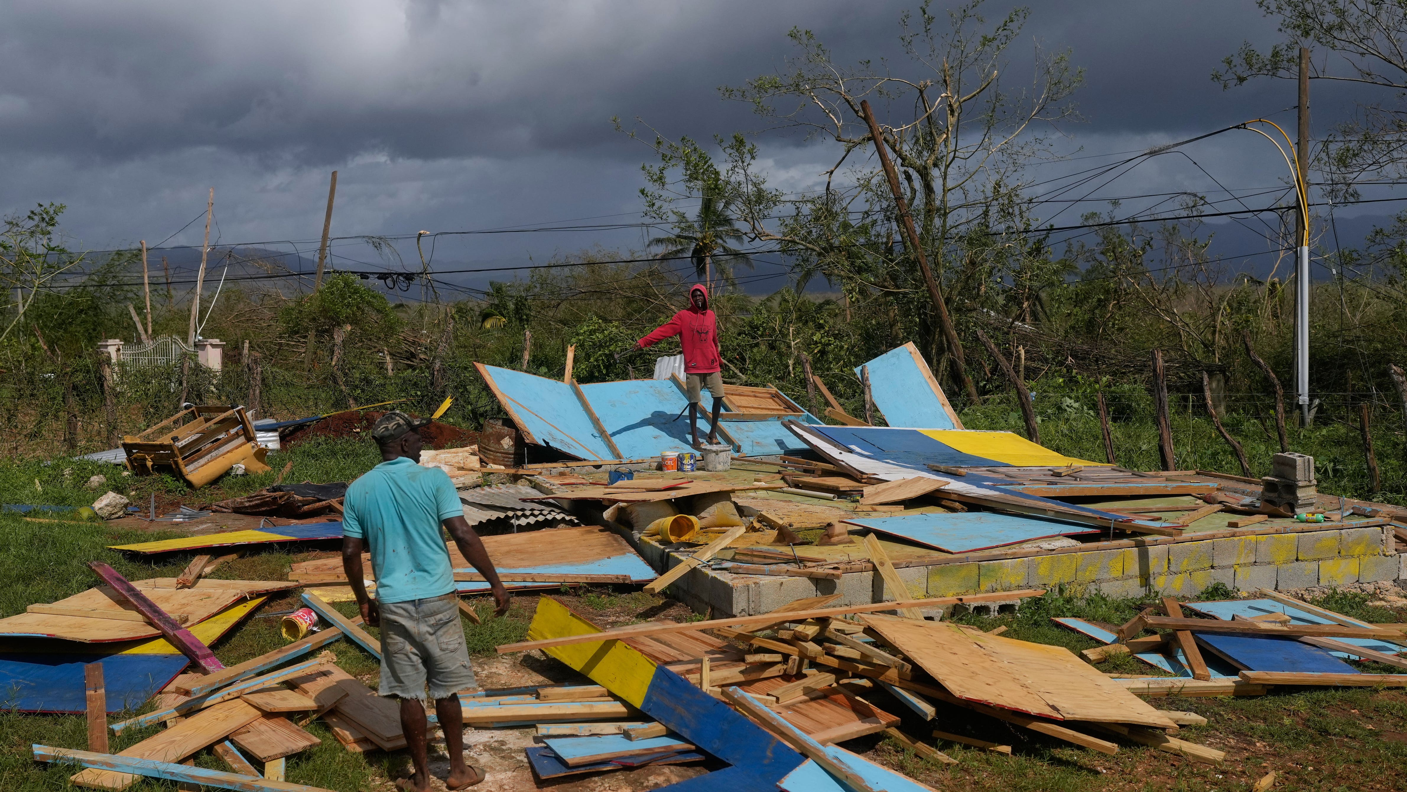 Hurricane Melissa kills 5 in Jamaica - UK charters evacuation flights