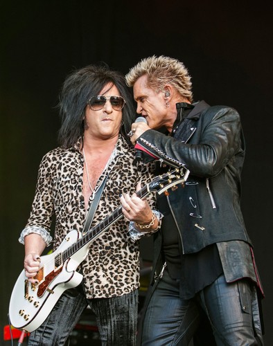 Steve Stevens i Billy Idol poczas koncertu w Berlinie – 17 czerwca 2014