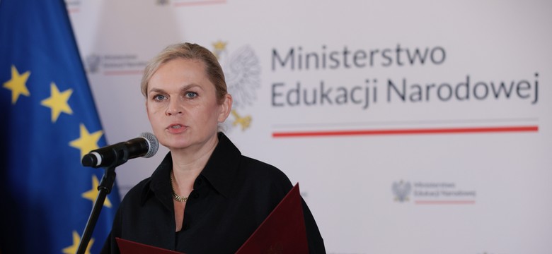 "Nauczyciele wprowadzeni w błąd". Nie cichnie burza po komunikacie MEN