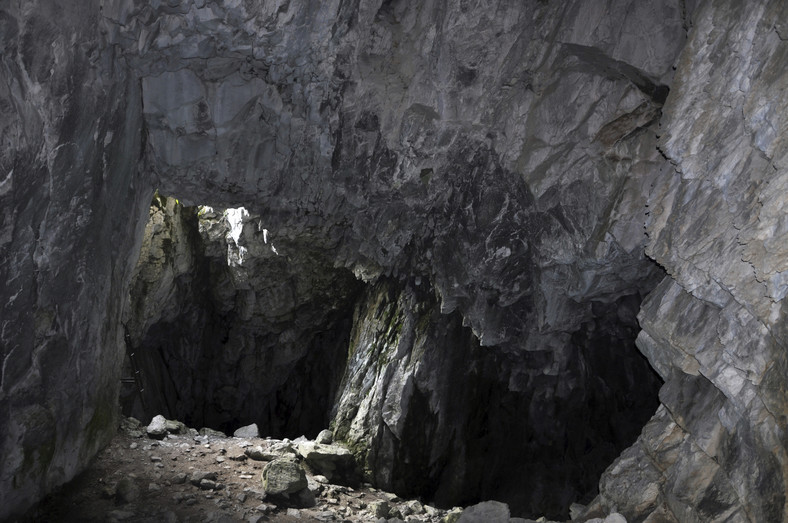 Jedna z jaskiń w Dolinie Kościeliskiej