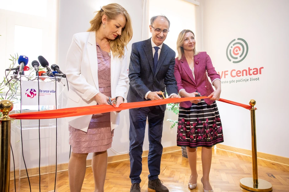 Sandra Jovanović, prof. dr Đuro Macut i Tatjana Macura (s leva na desno) na otvaranju savetovališta 