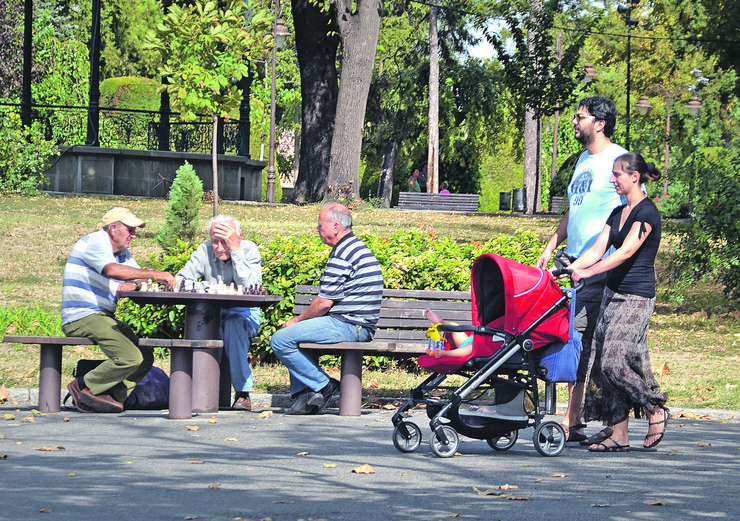   Penzioneri, baby, mladi, Lepo vreme u Beogradu_270912_RAS photo Mitar Mitrovic 004 