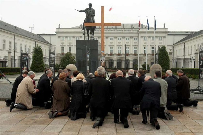 Po trudach PiS-owi udało się dojść do krzyża