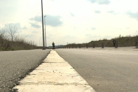 (VIDEO) GAS DO DASKE, BEZ KOČNICA I BEZ PRAVILA! Ovo su beogradske "paklene" ulice: Tokom dana porodični korzo - uveče poligoni za ILEGALNE TRKE