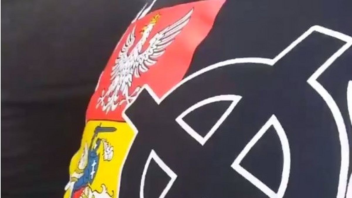 Prezydent Białegostoku Tadeusz Truskolaski wzywa ONR do zaprzestania używania herbu Białegostoku. Stwierdził, że na manifestacjach tej organizacji występują jej członkowie w koszulkach z herbem miasta. Według niego jest to łamanie uchwały Rady Miasta.