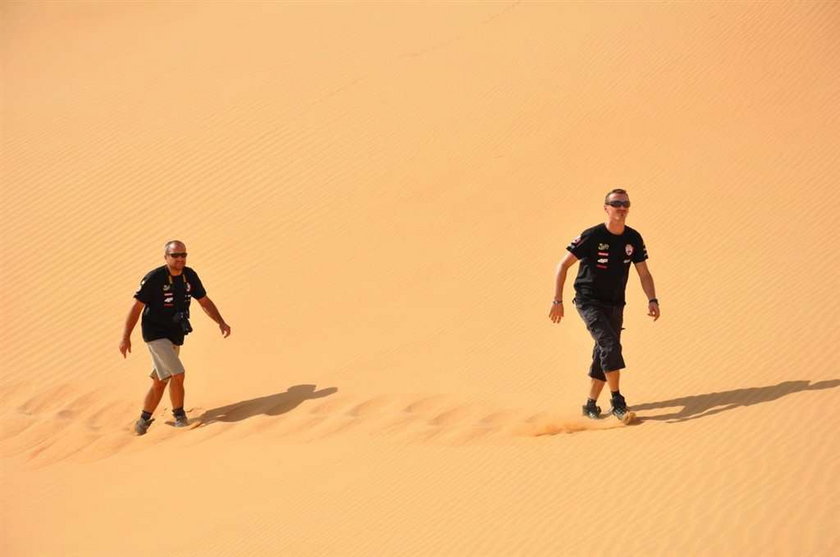 Adam Małysz uczy się jeździć na pustyni