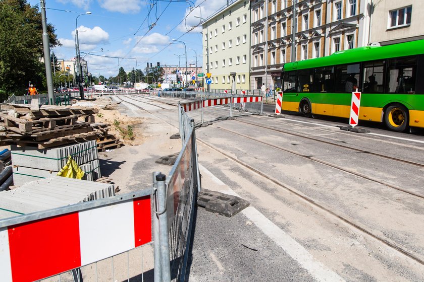 Trwa walka o możliwie najszybsze zakończenie przebudowy ulicy Dąbrowskiego.