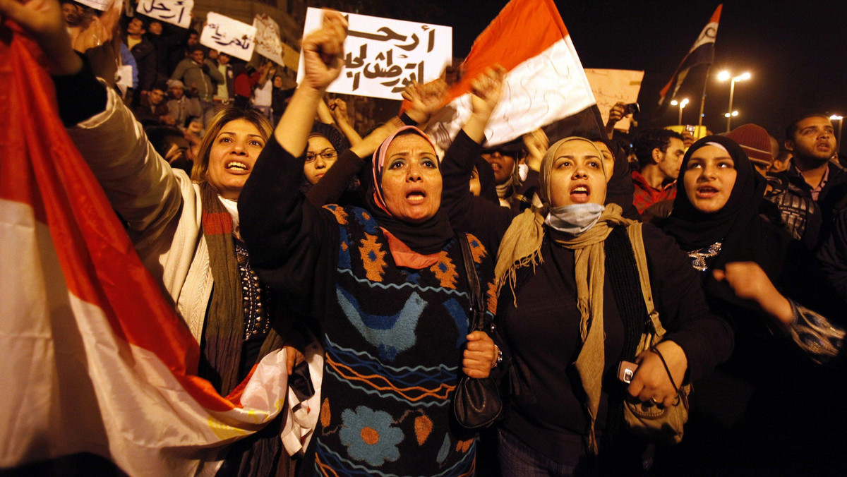 Tysiące ludzi demonstrowały w piątek na placu Tahrir w centrum Kairu na rzecz kontynuowania reform po upadku autokratycznego prezydenta Hosniego Mubaraka.