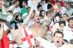 Brytyjscy kibice z zakazem stadionowym muszą oddać paszporty