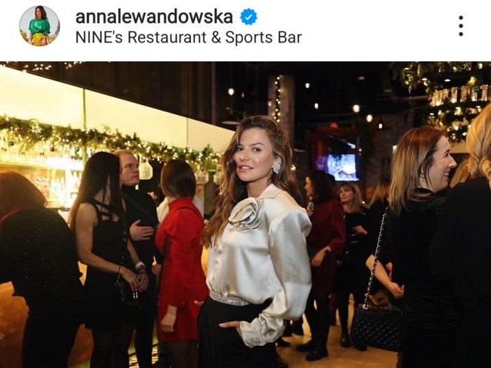 Widok postu zamieszczonego na profilu Anny Lewandowskiej na Instagramie: świąteczne spotkanie firmowe.