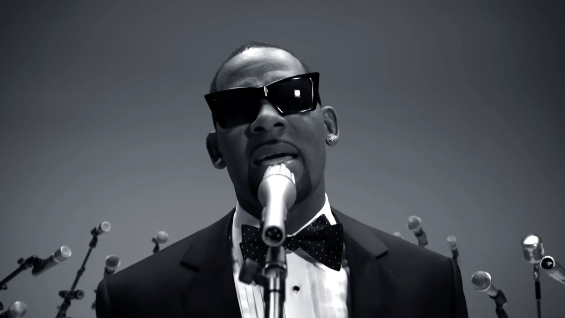 R. Kelly. Po wyroku skazującym YouTube zamyka kanały muzyka