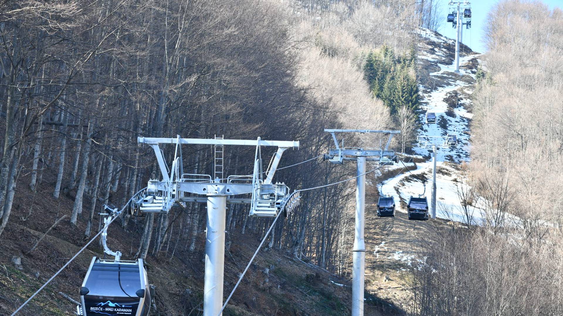 Nek se vlast već jednom odluči - Da li poštujemo mere ili da idemo na skijanje