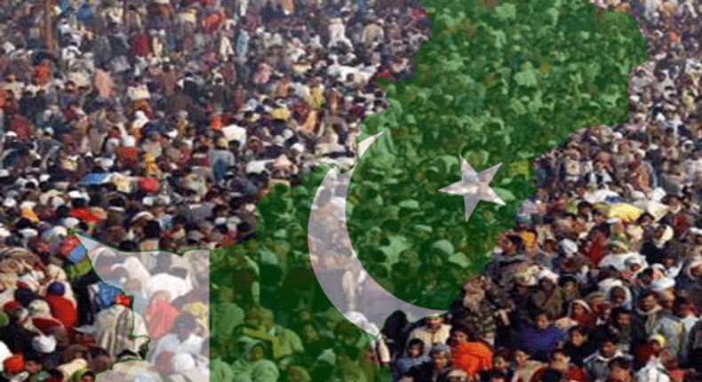 Pakistan holds census