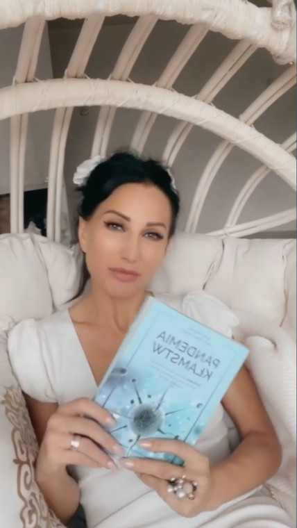Justyna Steczkowska promuje książkę "Pandemia kłamstw"