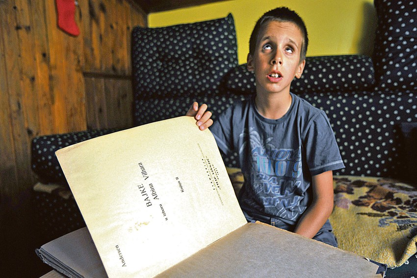 Rade mora da pozajmljuje knjige  za nastavu 