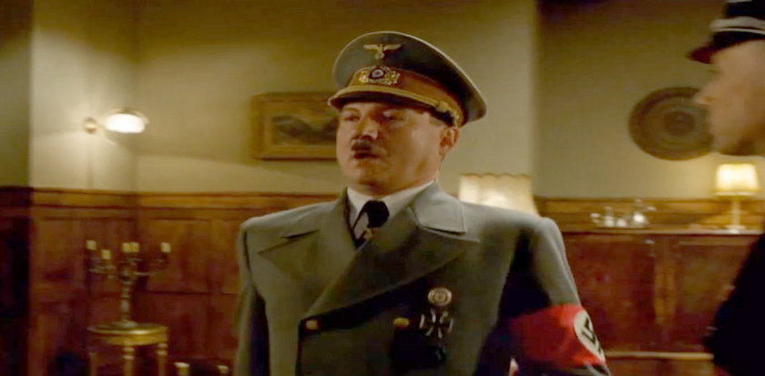 Robert Więckiewicz jako Adolf Hitler w filmie "AmbaSSada"
