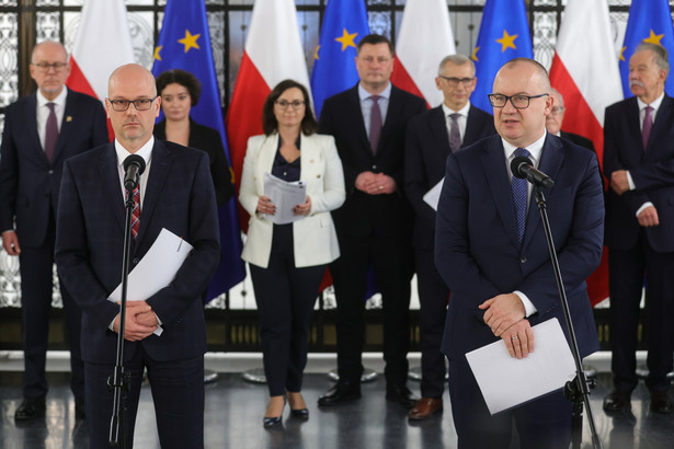 Minister sprawiedliwości, prokurator generalny Adam Bodnar i przewodniczący Komitetu Stałego Rady Ministrów Maciej Berek podczas konferencji prasowej nt. proponowanych rozwiązań prawnych dotyczących Trybunału Konstytucyjnego