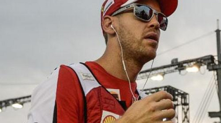 Vettel nyerte a szingapúri flúgos futamot