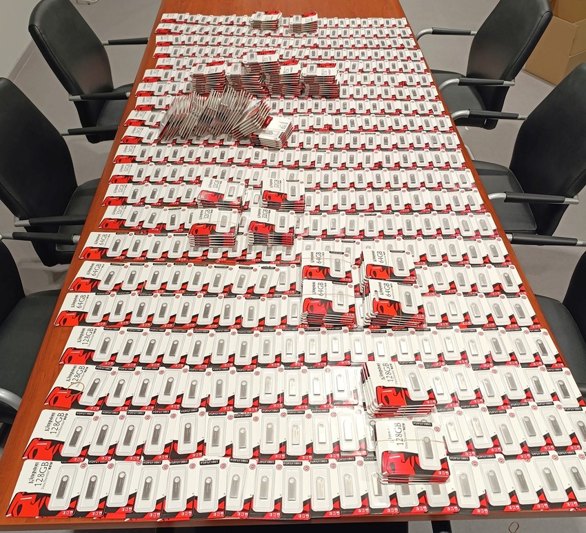 Memorijske kartice i cigarete 